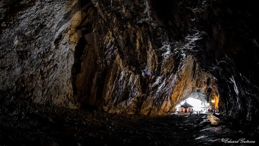 Tur la Peștera Ialomița